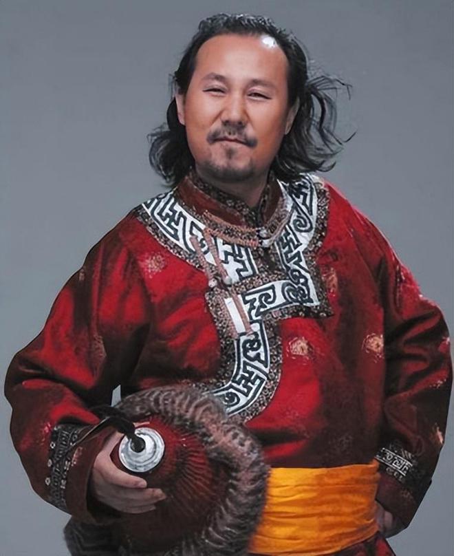 韩红就是自我托大，没大没小！叫小宋肯定不合适！